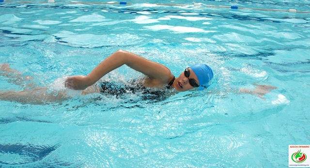 Tập bơi sải phối hợp thở dưới nước