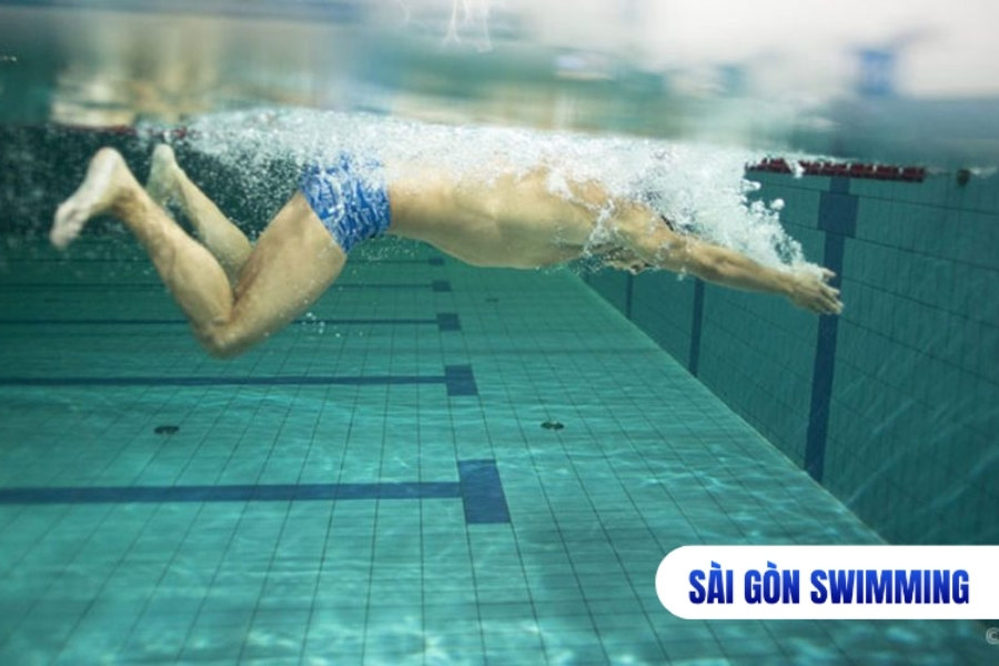 Kỹ thuật đạp chân trong bơi ếch cần thực hiện chuẩn xác