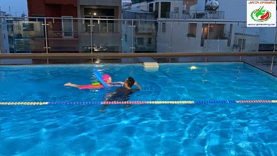 Khóa dạy bơi 1 kèm 1 cho trẻ em 7 tuổi