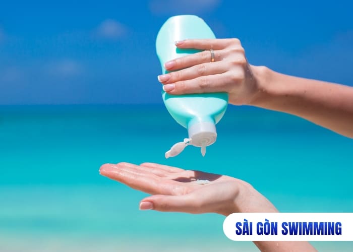 Bôi kem chống nắng để bảo vệ làn da khỏi nguy cơ cháy nắng