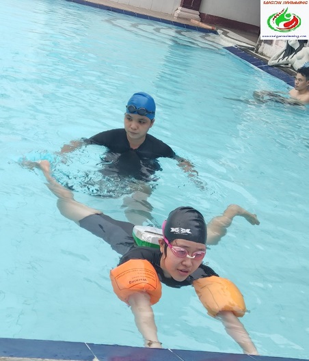 Khóa dạy bơi kèm riêng buổi đầu tiên ở Gò Vấp