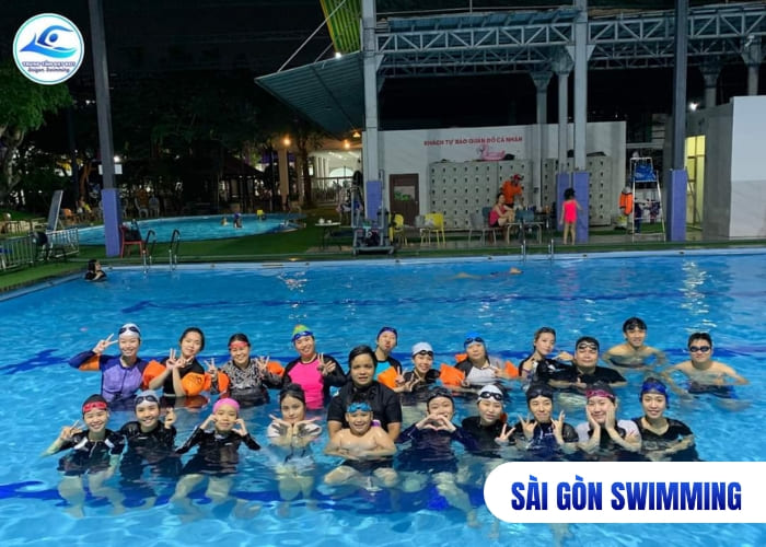 Hình ảnh lớp học bơi kèm nhóm dành cho người lớn ở Quận Tân Bình - Tân Phú