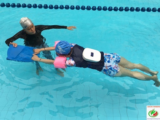Học bơi 1 kèm 1 với giáo viên chuyên nghiệp ở TPHCM