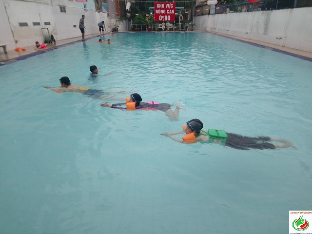 Học bơi ở quận 12 dành cho người lớn
