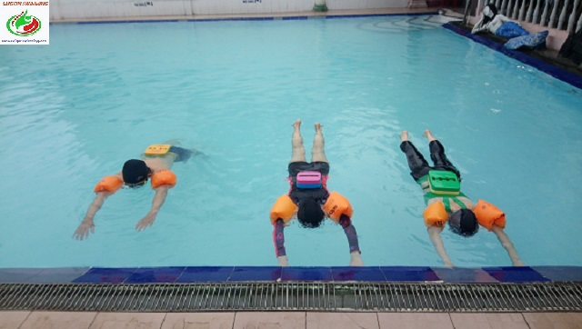 học bơi ở hồ bơi Phú Thọ