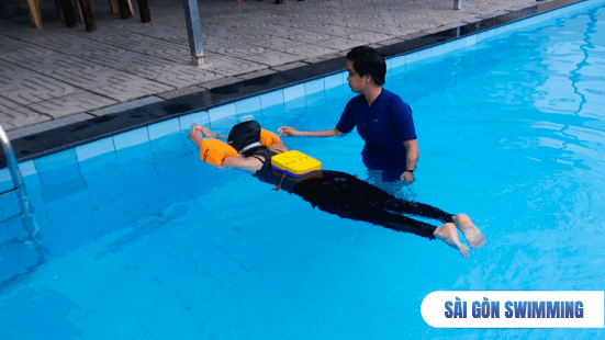 Trung tâm tổ chức các khóa học bơi Quận 3 dành cho mọi đối tượng