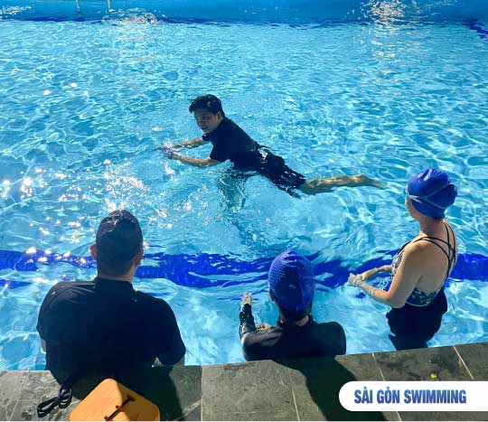 Khóa học bơi dành riêng cho người lớn ở Quận Phú Nhuận