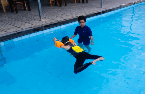 Khóa dạy bơi cấp tốc