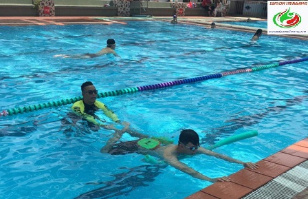 Khóa học bơi kèm riêng dành cho người lớn ở Quận 5