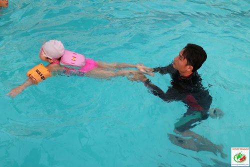 Học bơi ở Quận Bình Thạnh - Chỉ 5 - 7 buổi là biết bơi