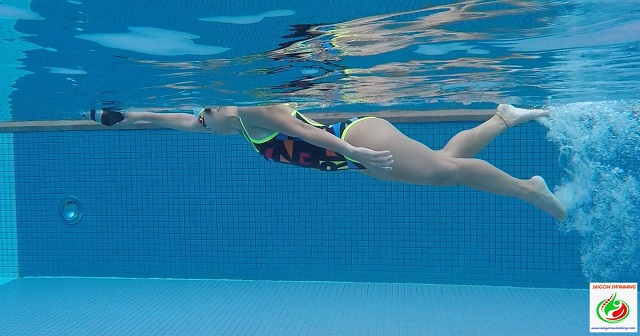 Kỹ thuật xuất phát lặn không bị nổi và tư thế giúp lặn lâu hơn
