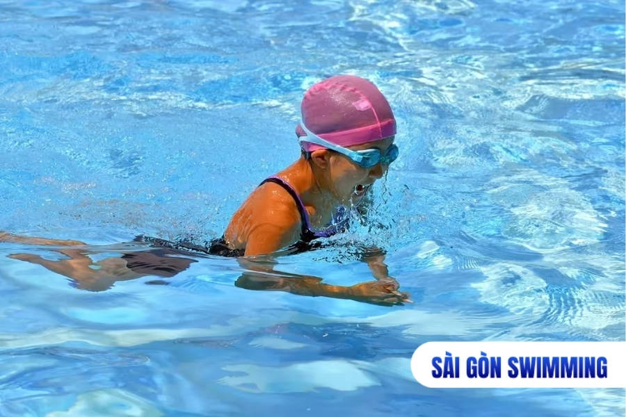 Kỹ thuật thở trong bơi ếch diễn ra như thế nào?