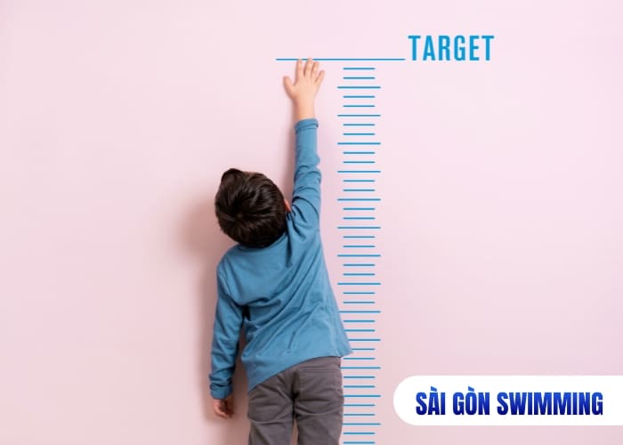 Trẻ em phát triển chiều cao tốt khi tham gia bơi lội