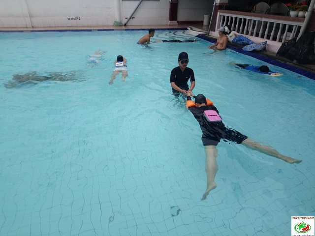 Một buổi dạy bơi kèm riêng được tổ chức bởi Sài Gòn Swimming